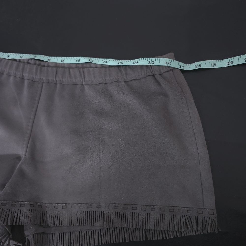 Max Studio Linen/Rayon Blend Faux Suede Fringe Shorts Size Large - Picture 3 of 10